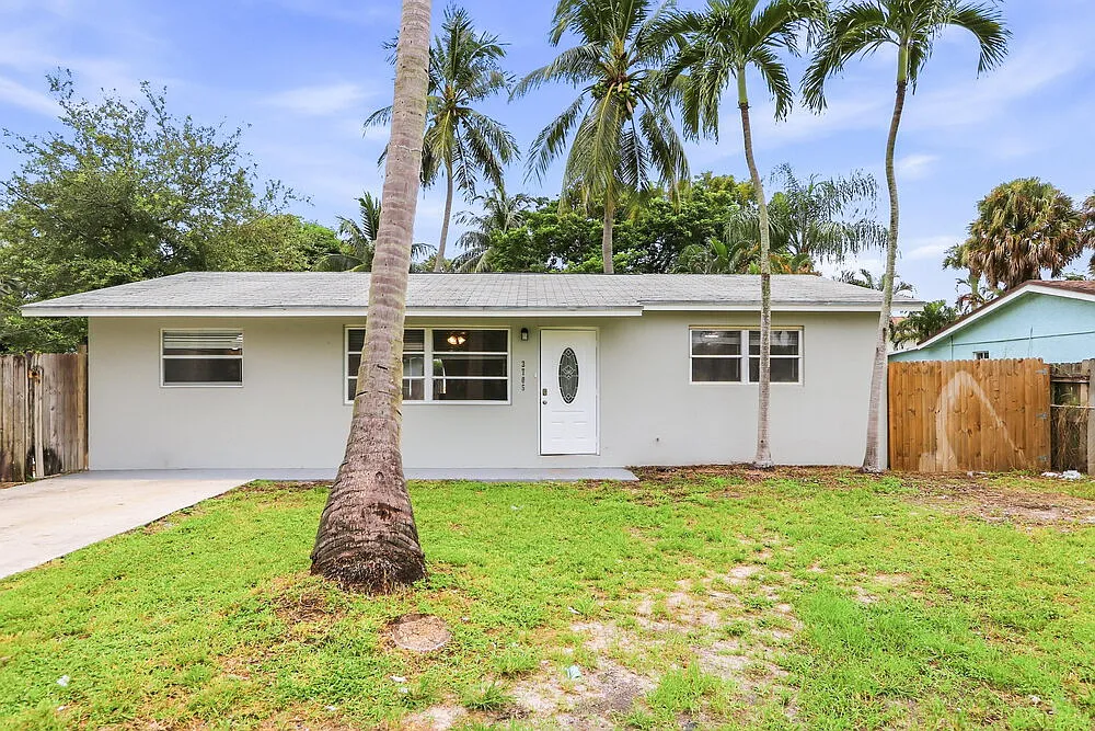 3 bed, 1.0 bath, 1092 sqft, $2,365 — Photo 1