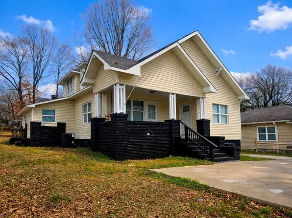 15 College St, Thomasville, NC 27360