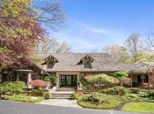 32870 Bingham Ln, Bingham Farms, MI 48025