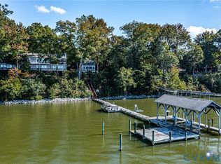 1718 Mariners Woods Dr, Hartfield, VA 23071