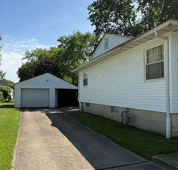 4213 Kenneth Rd — Photo 2