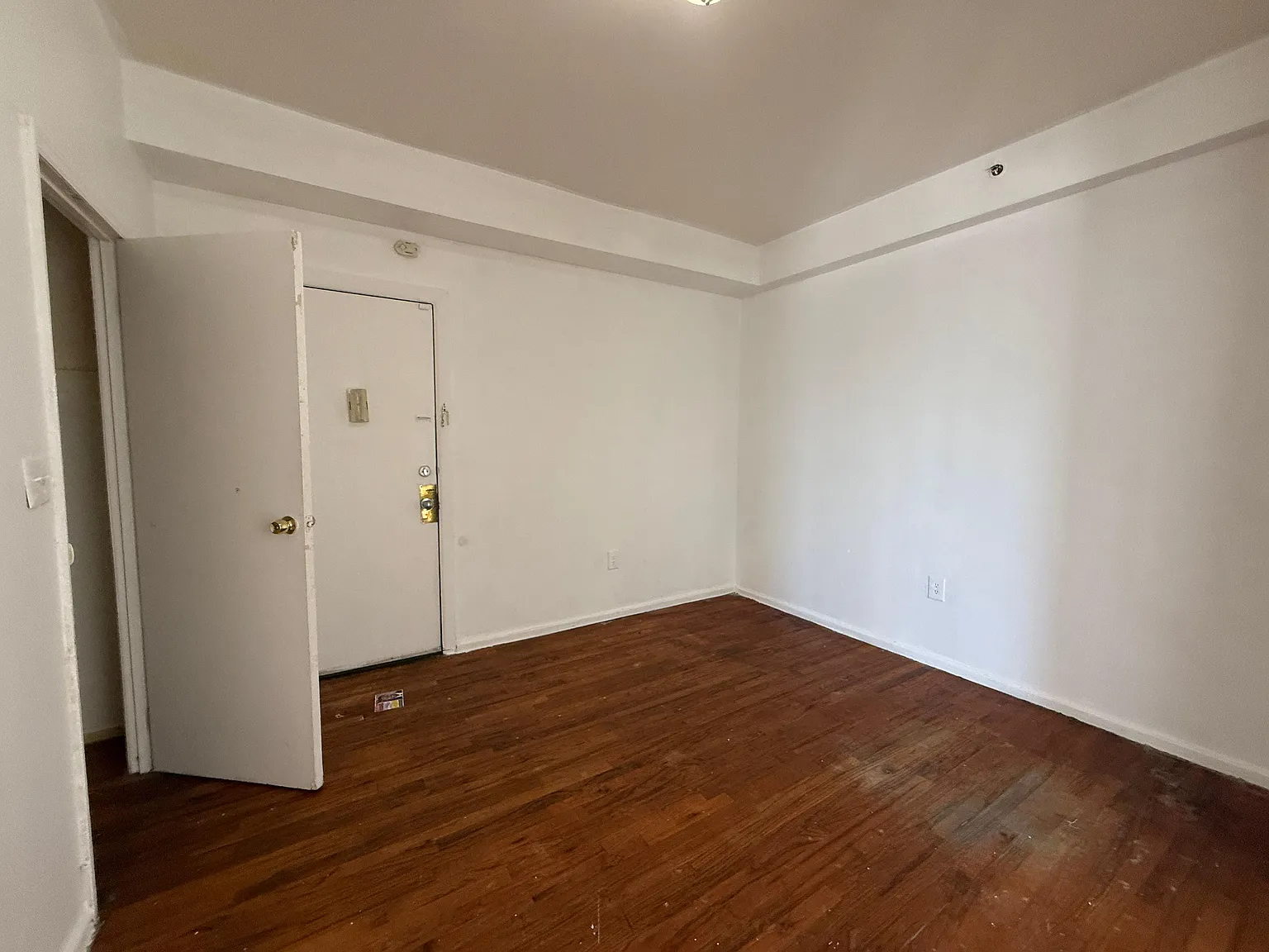 214 Central Ave — Photo 3