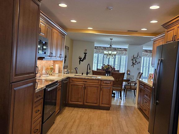 5th image of 10727 Ladypalm Lane #B