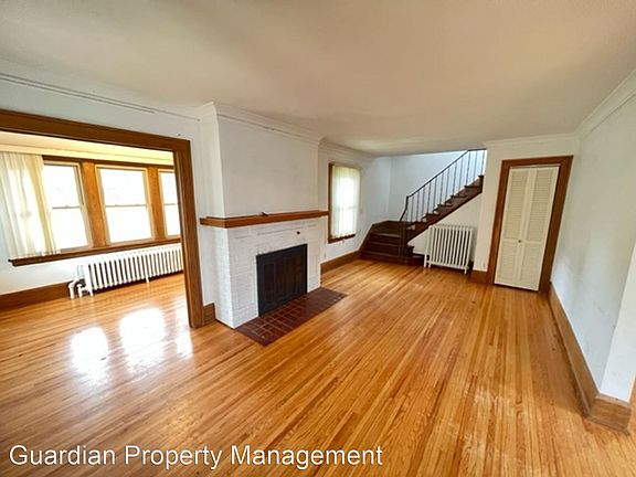 3rd image of 2070 Goodrich Ave
