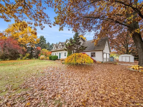 14238 Fairway Dr, Chelsea, MI 48118