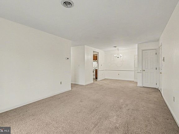 2nd image of 298 Colonial Rd APT 7