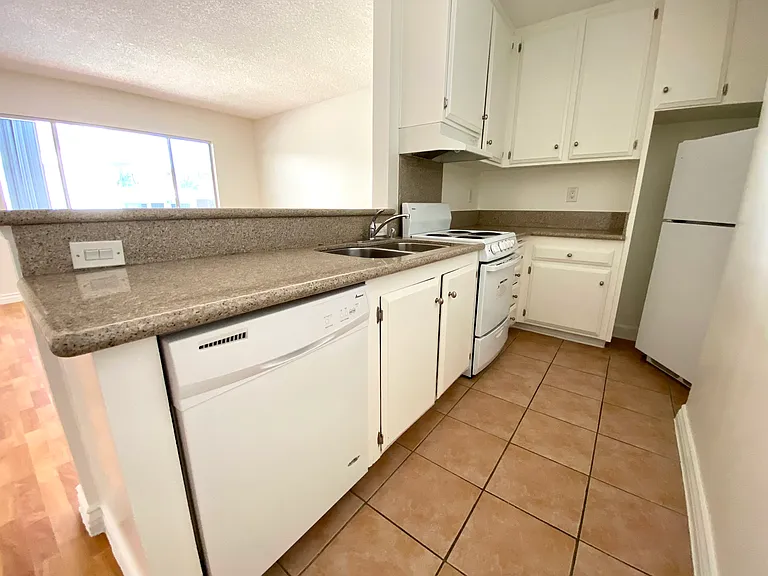 1543 N Bronson Ave #221 — Photo 3