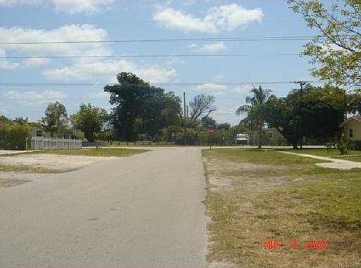 4th image of 1360 NE 155th St