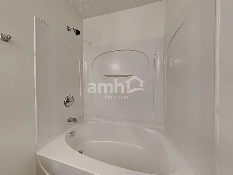 5069 Thornton Dr — Photo 16