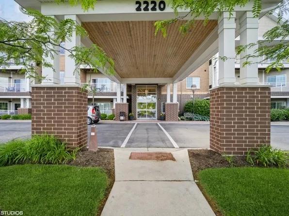 2220 Founders Dr APT 117, Northbrook, IL 60062