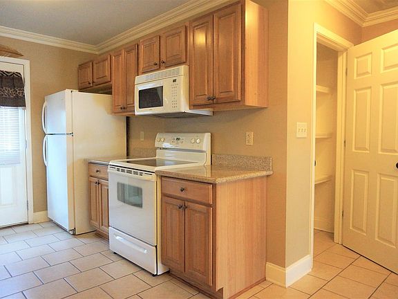 5th image of 825 Cottagemill Ln