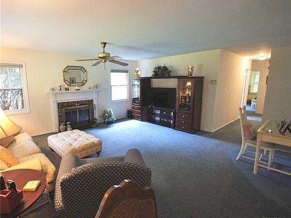 5th image of 11 Blueberry Ln