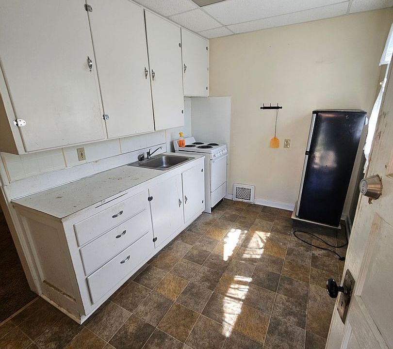1st image of 916 N 31st St #2