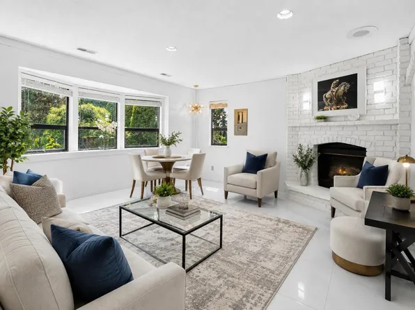 2940 Dresden Way, North Vancouver, BC V7H 1P6