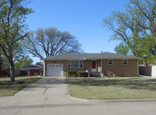 615 W 2nd St, Russell, KS 67665
