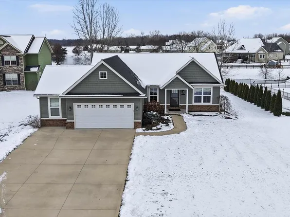 42 Fieldcrest Dr, Centerburg, OH 43011