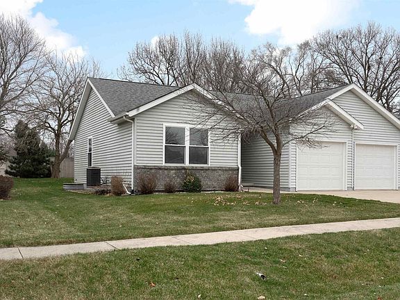 2nd image of 506 Larkspur Ln