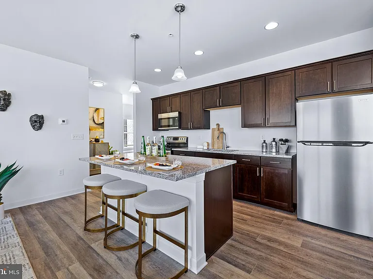 190 Cambridge Blvd — Photo 7