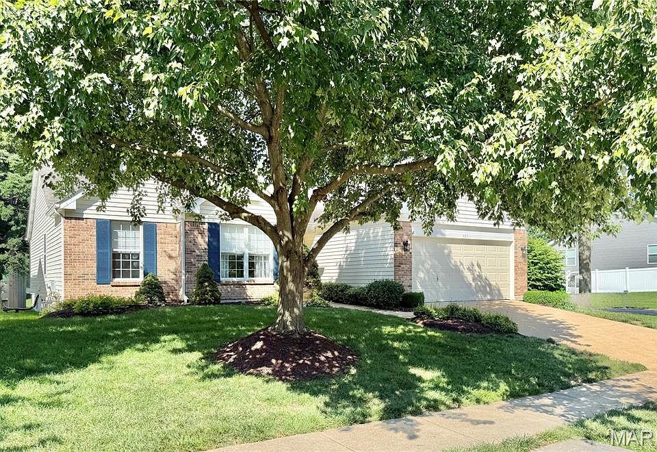 1st image of 633 Lind Rd