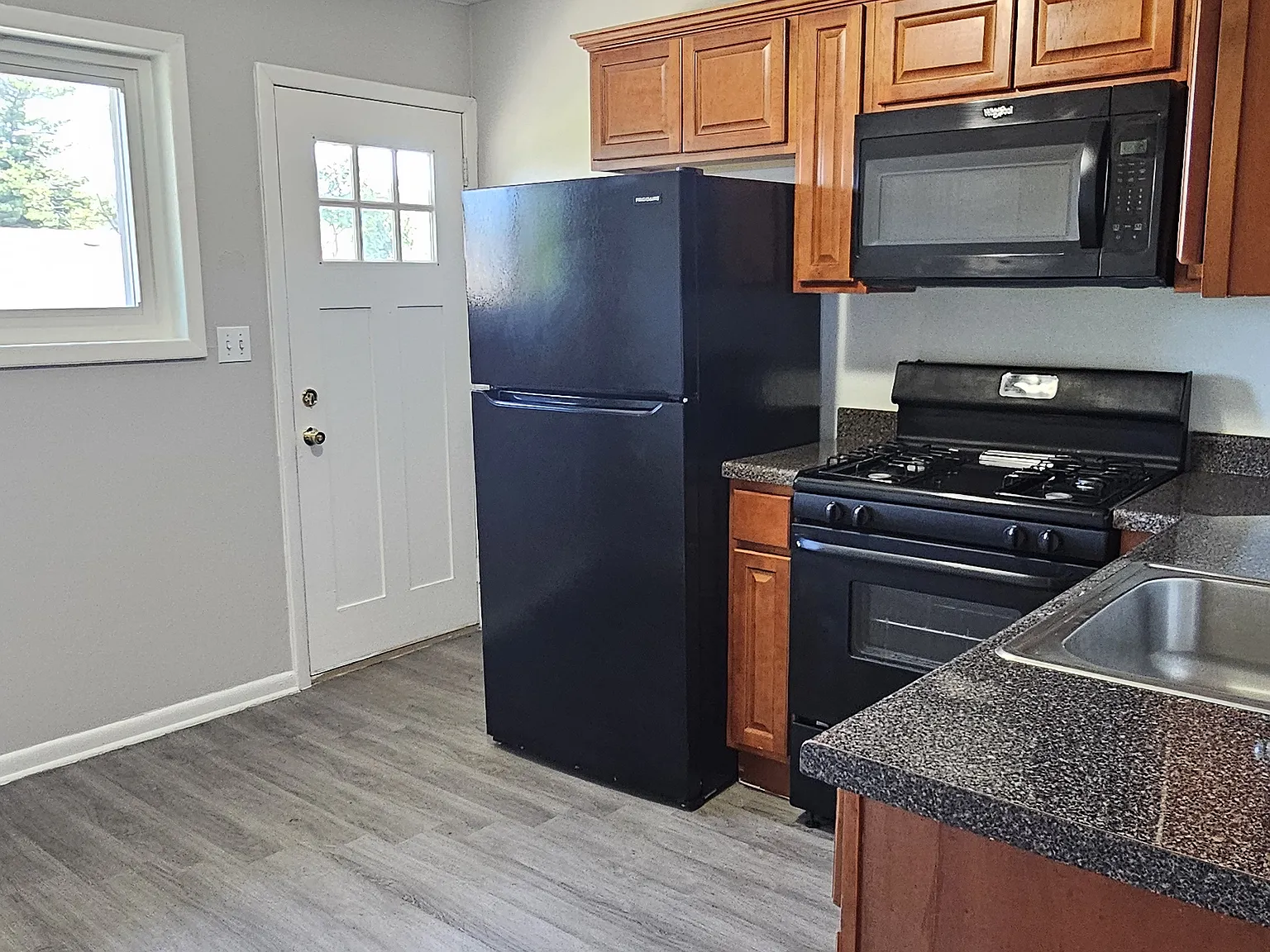2 bed, $1,650 — Photo 2