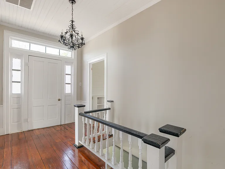 515 Center St — Photo 12