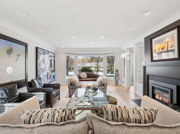 515 Parkview Ter, Golden Valley, MN 55416
