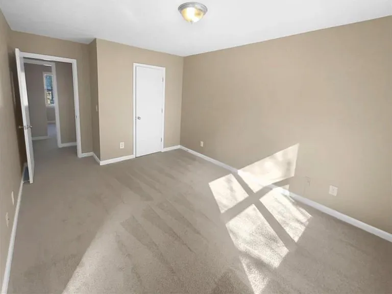 688 Stratford Grn — Photo 15