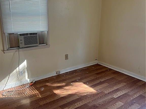 3rd image of 2134 Robin St