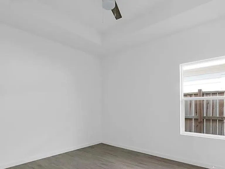 1404 Lore Dr #4 — Photo 8