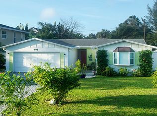 102 8th St, Belleair Beach, FL 33786