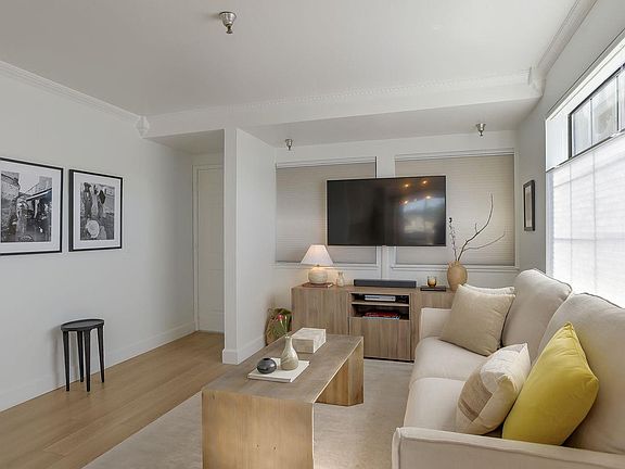 2nd image of 711 S Bayshore Blvd APT 16