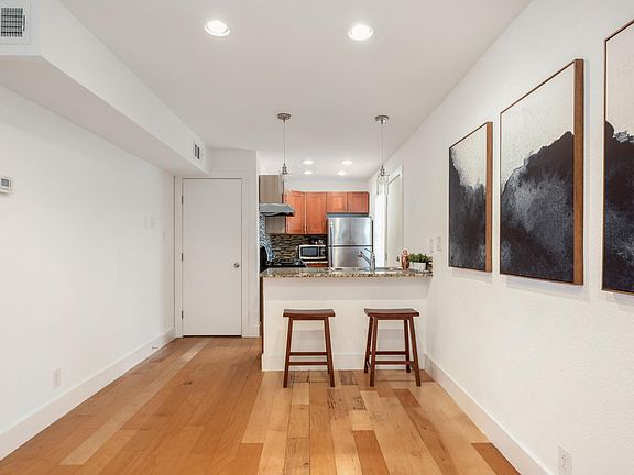2nd image of 1313 E 52nd St APT 107