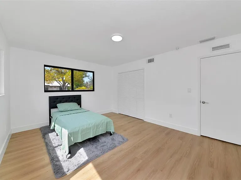 2239 Worrington St — Photo 16
