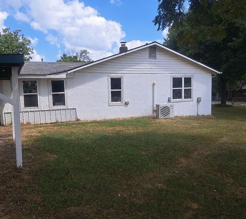 1st image of 110 N Hillcrest Dr