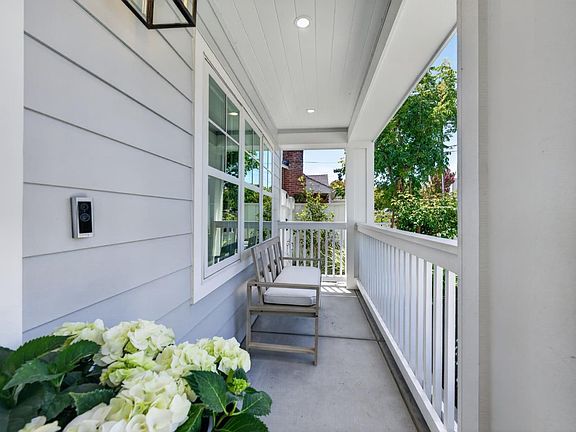 3rd image of 690 Elden Dr