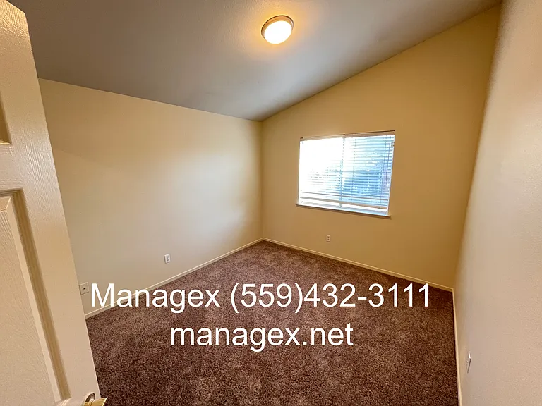 5584 W Chennault Ave — Photo 13