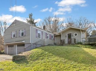 29 Old Farmers Rd, Long Valley, NJ 07853