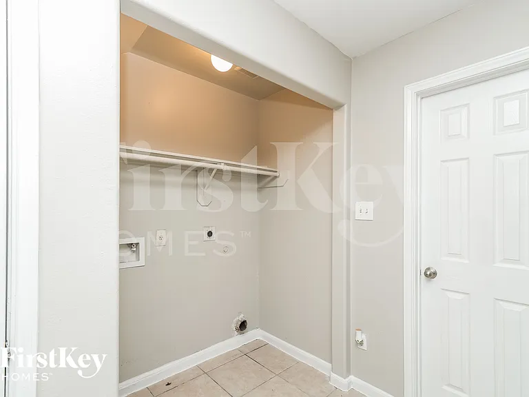 2920 La Estancia Ln — Photo 8