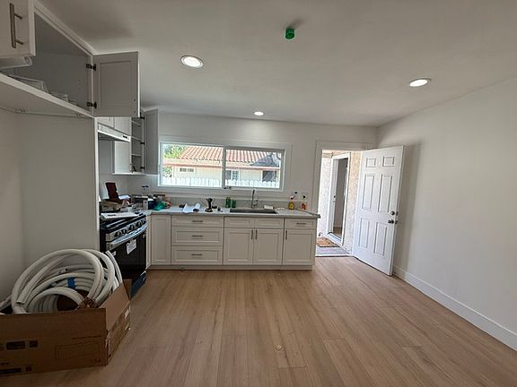 5th image of 1809 S Stoneman Ave #B