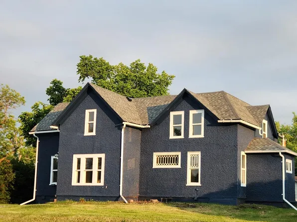 465 4th St NW, Valley City, ND 58072
