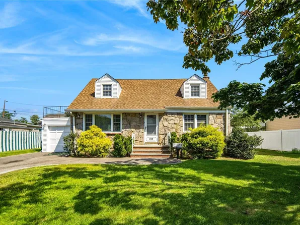 356 Nursery Lane, Westbury, NY 11590
