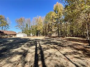 1804 Lucas Ln — Photo 17