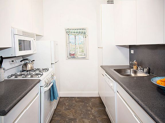 5th image of 300 E 71st St APT 14B