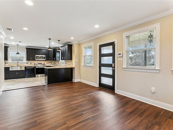 4th image of 4419 Saint Anthony Ave