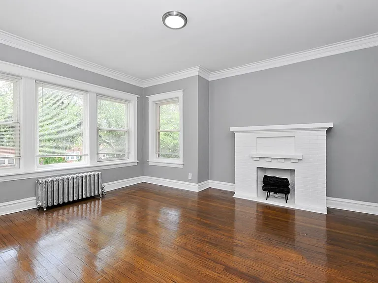 7557-59 S. Calumet Ave. / 348-58 E 76th St. — Photo 16