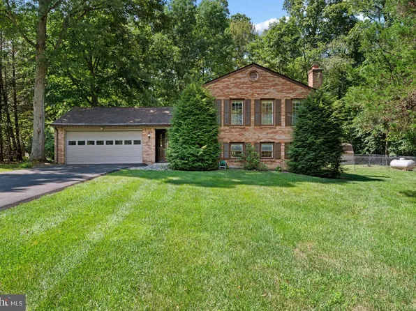 9242 Mimosa Dr, La Plata, MD 20646