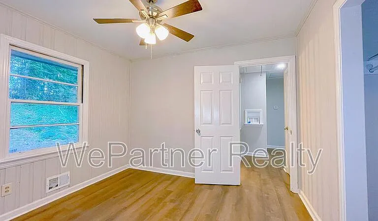 2744 Fairlane Dr SE — Photo 12