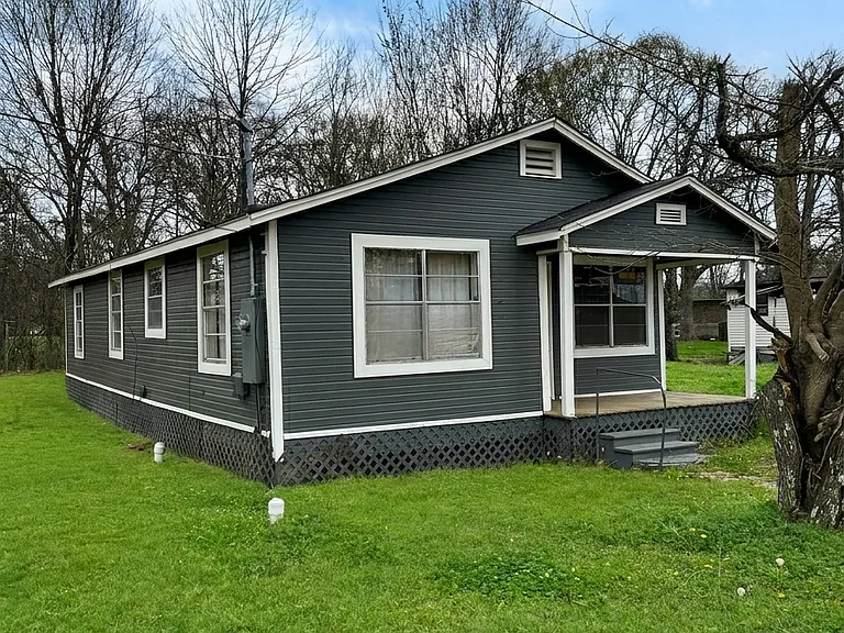 107 Harvey Watkins Dr N — Photo 2