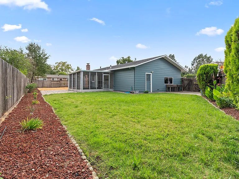 762 Garland Ave — Photo 1