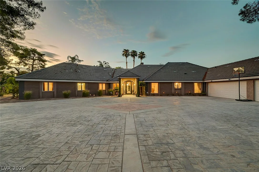 5 bed, 6.0 bath, 5684 sqft, $9,000 — Photo 3